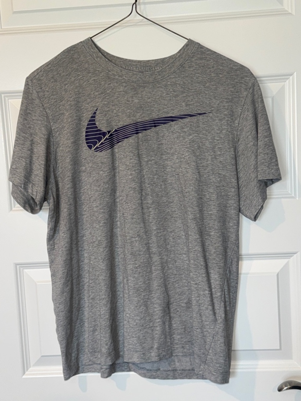 Nike Men's Heather Gray Short Sleeve Tee with Navy Graphic Swoosh